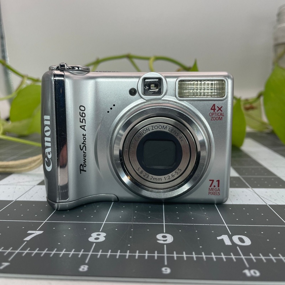 Canon PowerShot A560 7.1MP Digital Camera Silver 4x Optical Zoom Bundle